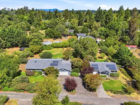 8245 Candy Apple Ln, Sebastopol, CA 95472