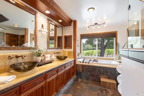 Bath - 4630 Maddocks Rd, Sebastopol, CA 95472 photo 2 of 2