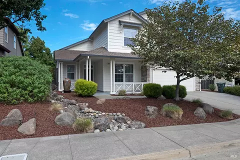 308 Ranch House Dr, Cloverdale, CA 95425