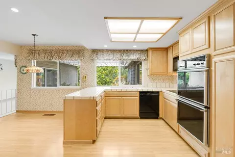 Kitchen - 166 Westminster Way, Vallejo, CA 94591 photo 2 of 7