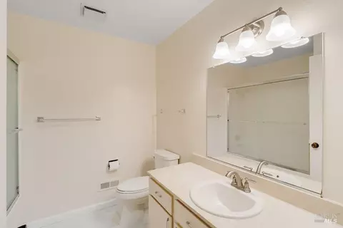 Bath - 166 Westminster Way, Vallejo, CA 94591 photo 2 of 6
