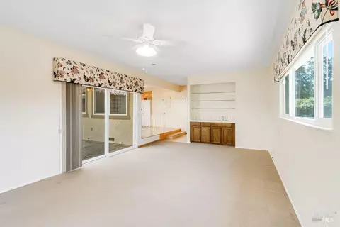 Living - 166 Westminster Way, Vallejo, CA 94591 photo 9 of 11