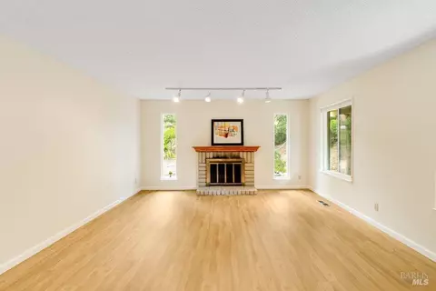 Living - 166 Westminster Way, Vallejo, CA 94591 photo 3 of 11