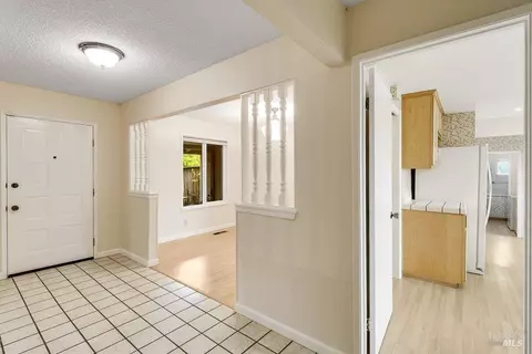 Entry Way - 166 Westminster Way, Vallejo, CA 94591 photo 1 of 3