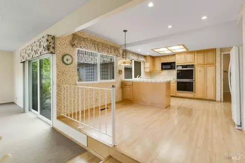 Kitchen - 166 Westminster Way, Vallejo, CA 94591 photo 6 of 7