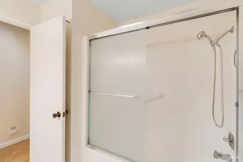 Bath - 166 Westminster Way, Vallejo, CA 94591 photo 3 of 6