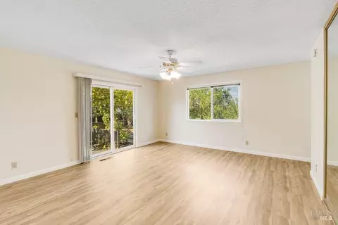 Living - 166 Westminster Way, Vallejo, CA 94591 photo 10 of 11