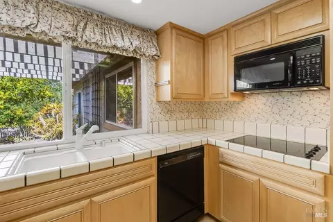 Kitchen - 166 Westminster Way, Vallejo, CA 94591 photo 7 of 7