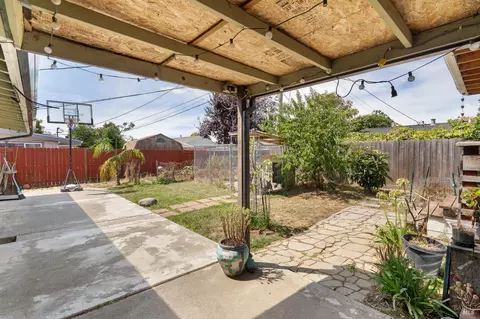 Exterior - 123 Spencer St, Vallejo, CA 94589 photo 3 of 5