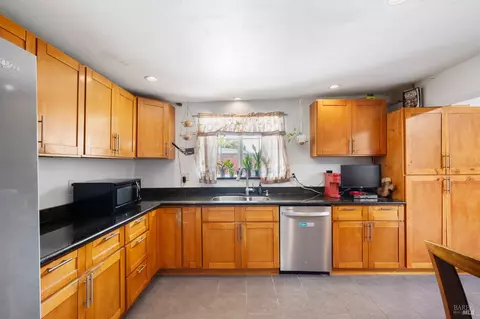 Kitchen - 123 Spencer St, Vallejo, CA 94589 photo 2 of 3