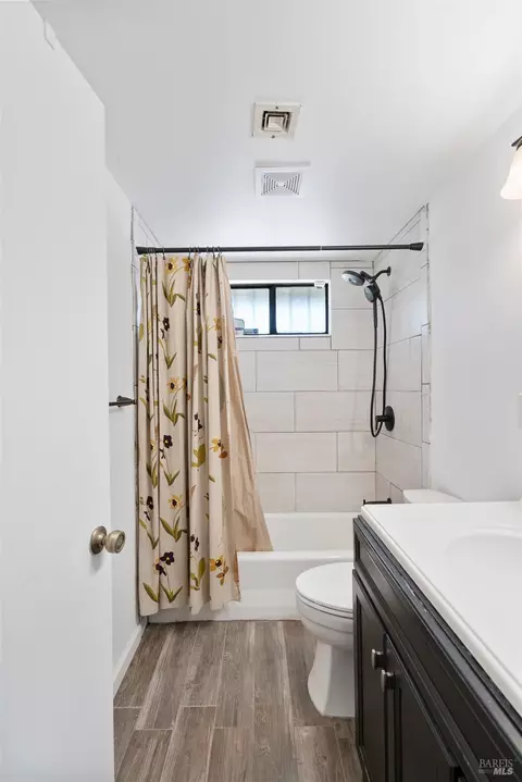 Bath - 123 Spencer St, Vallejo, CA 94589 photo 1 of 3