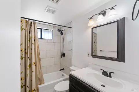 Bath - 123 Spencer St, Vallejo, CA 94589 photo 2 of 3