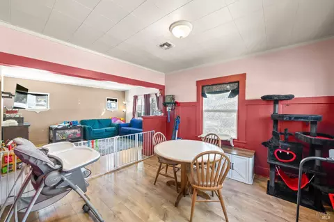 Dining - 136 12th St, Vallejo, CA 94590 photo 3 of 3