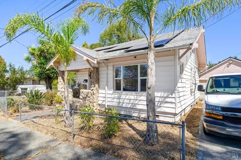 Exterior - 136 12th St, Vallejo, CA 94590 photo 2 of 7