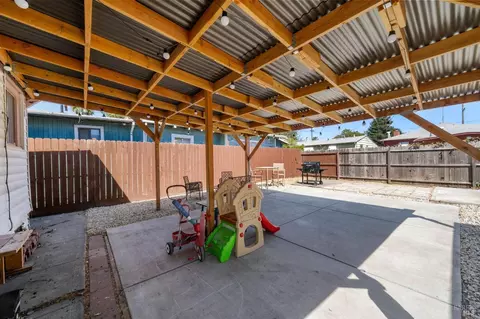 Exterior - 136 12th St, Vallejo, CA 94590 photo 4 of 7