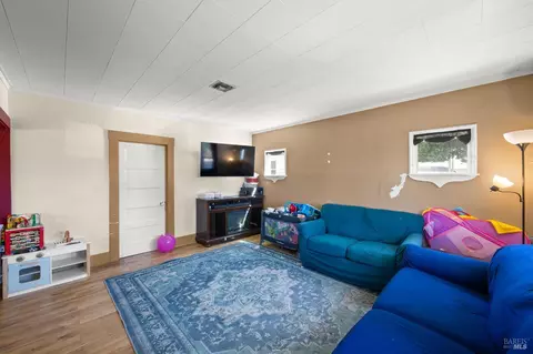 Living - 136 12th St, Vallejo, CA 94590 photo 1 of 3