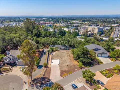 3389 Lake Park Ct, Santa Rosa, CA 95403