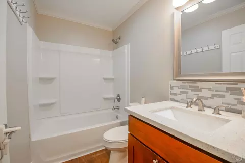 Bath - 215 Rome Dr, Vallejo, CA 94589 photo 3 of 3