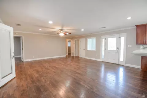 Living - 215 Rome Dr, Vallejo, CA 94589 photo 3 of 7