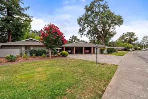 172 White Oak Dr, Santa Rosa, CA 95409