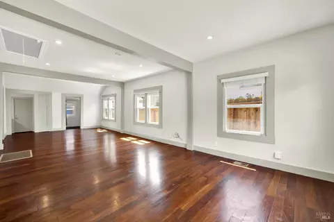 Living - 918 Branciforte St, Vallejo, CA 94590 photo 6 of 8