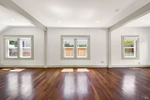 Living - 918 Branciforte St, Vallejo, CA 94590 photo 4 of 8