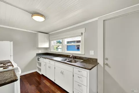 Kitchen - 918 Branciforte St, Vallejo, CA 94590 photo 2 of 3