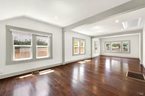 Living - 918 Branciforte St, Vallejo, CA 94590 photo 8 of 8