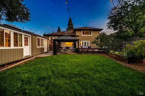 443 Harper Ct, Windsor, CA 95492