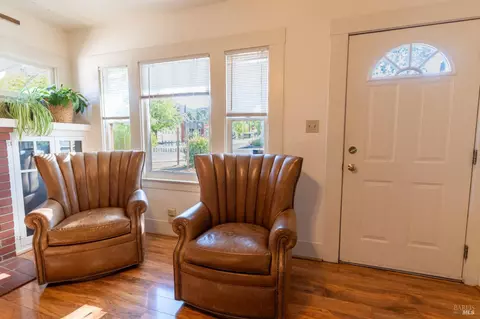 Entry Way - 534 S State St, Ukiah, CA 95482 photo 1 of 4