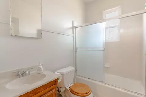 Bath - 534 S State St, Ukiah, CA 95482 photo 6 of 7
