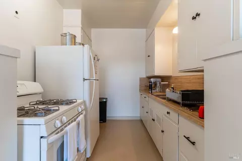 Kitchen - 534 S State St, Ukiah, CA 95482 photo 5 of 7