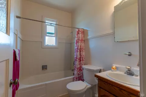 Bath - 534 S State St, Ukiah, CA 95482 photo 3 of 7