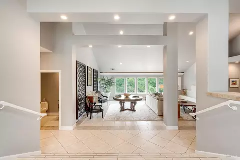Entry Way - 26 Old Coach Rd, Napa, CA 94558 photo 3 of 8