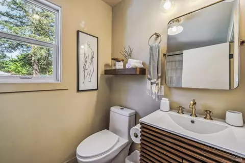 Bath - 18350 Arnold Dr, Sonoma, CA 95476 photo 3 of 5