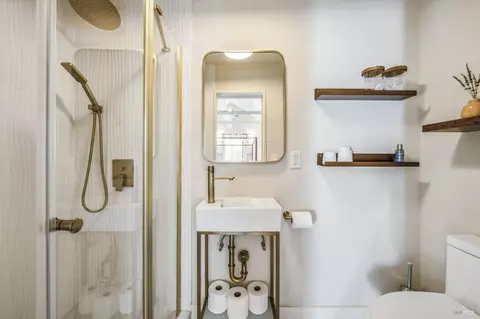 Bath - 18350 Arnold Dr, Sonoma, CA 95476 photo 1 of 5