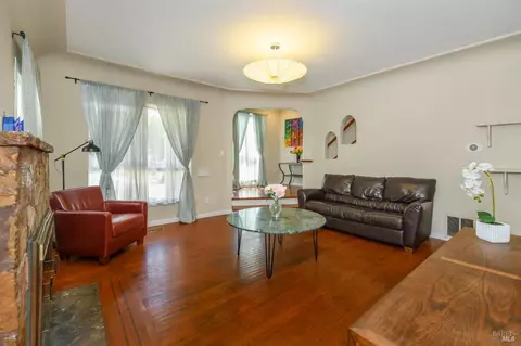 Living - 1316 Farrell St, Vallejo, CA 94590 photo 3 of 3