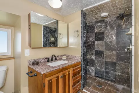 Bath - 1316 Farrell St, Vallejo, CA 94590 photo 2 of 3