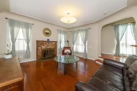 Living - 1316 Farrell St, Vallejo, CA 94590 photo 2 of 3