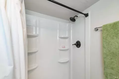 Bath - 1316 Farrell St, Vallejo, CA 94590 photo 3 of 3