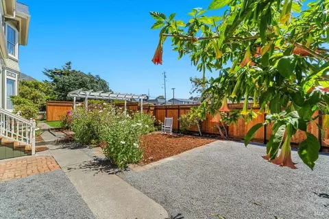 Exterior - 1456 C St, Eureka, CA 95501 photo 9 of 23