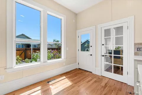 Entry Way - 1456 C St, Eureka, CA 95501 photo 3 of 6