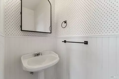 Bath - 1456 C St, Eureka, CA 95501 photo 1 of 7