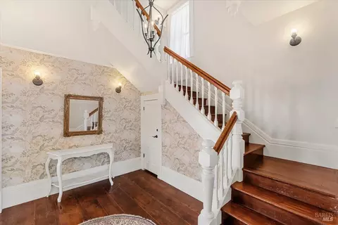 Entry Way - 1456 C St, Eureka, CA 95501 photo 1 of 6