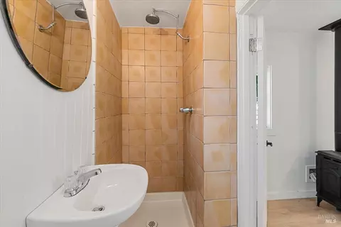 Bath - 1456 C St, Eureka, CA 95501 photo 7 of 7