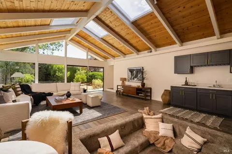9 Sherwood Ct, Kentfield, CA 94904