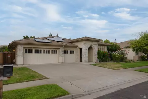 Exterior - 4325 The Masters Dr, Fairfield, CA 94533 photo 4 of 14