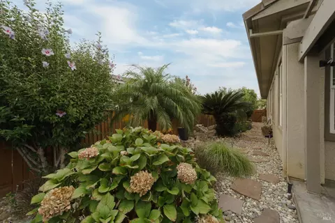 Exterior - 4325 The Masters Dr, Fairfield, CA 94533 photo 11 of 14