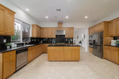 Kitchen - 4325 The Masters Dr, Fairfield, CA 94533 photo 2 of 5