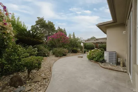 Exterior - 4325 The Masters Dr, Fairfield, CA 94533 photo 12 of 14